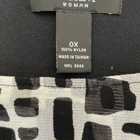 Allani women’s Black and White Geometric Pattern Top layered at front 3/4 sleeve - Picture 3 of 4